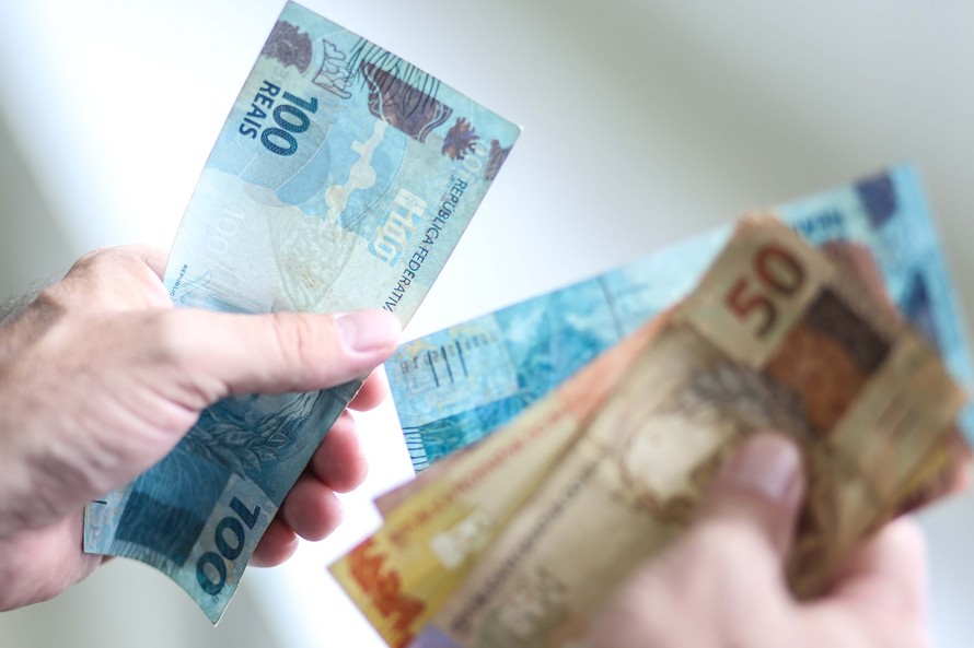 Governo deve cortar investimentos para reajustar salário mínimo